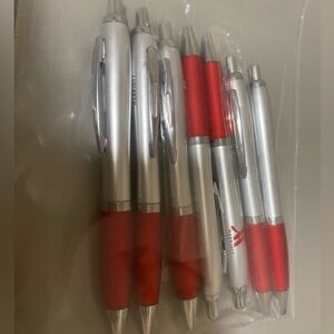 7 pens marriot red gray